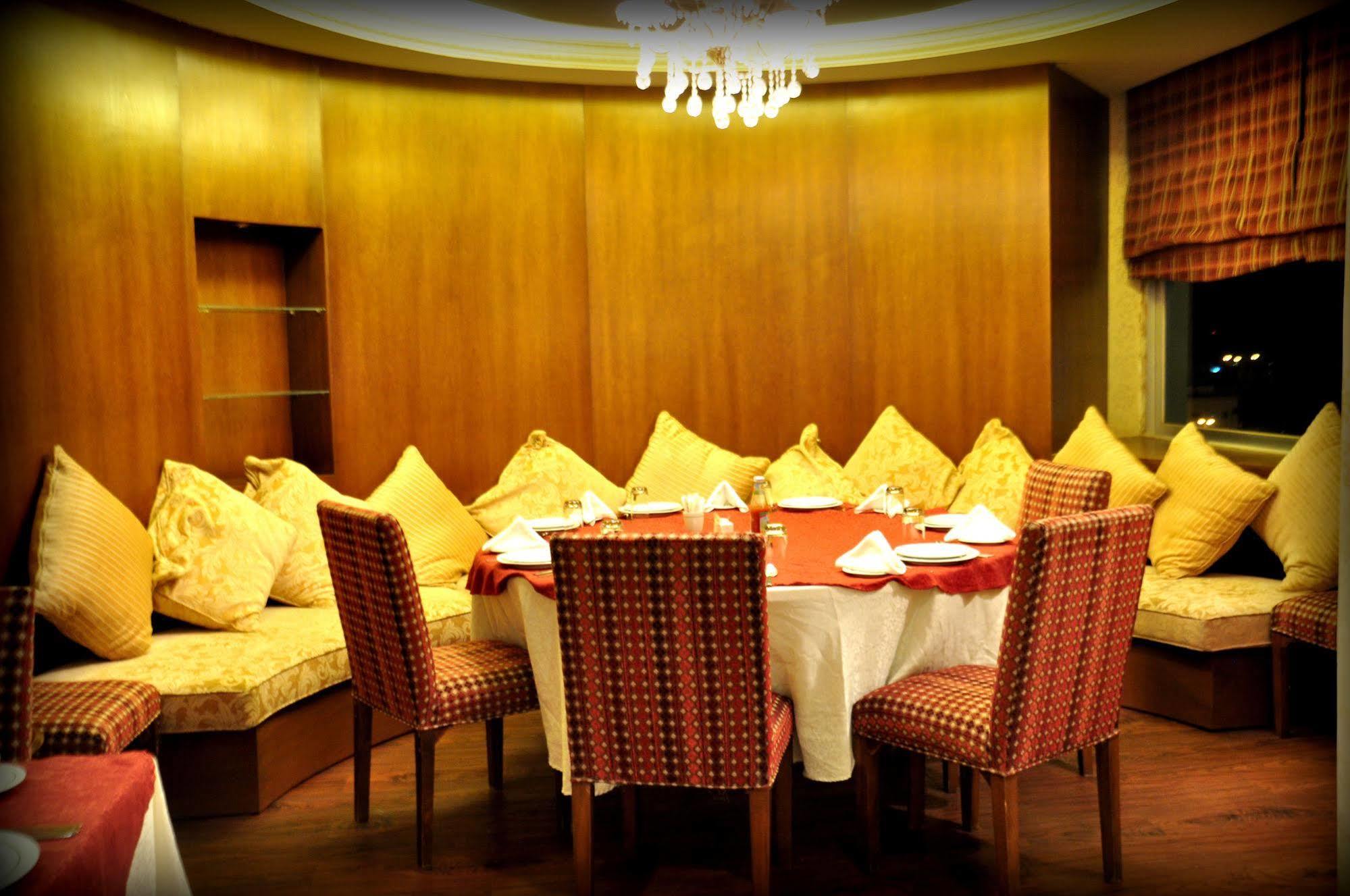 Al Higgi Hotel Янбу Экстерьер фото