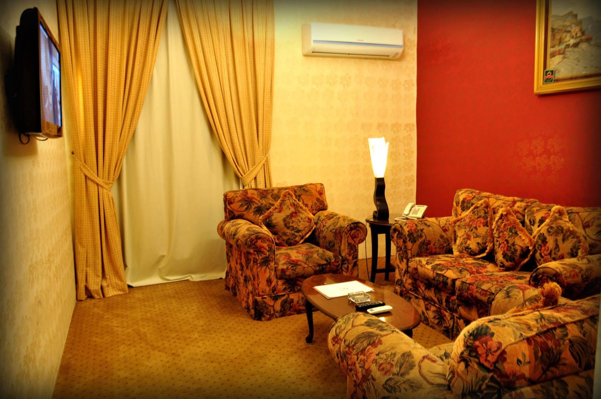 Al Higgi Hotel Янбу Экстерьер фото