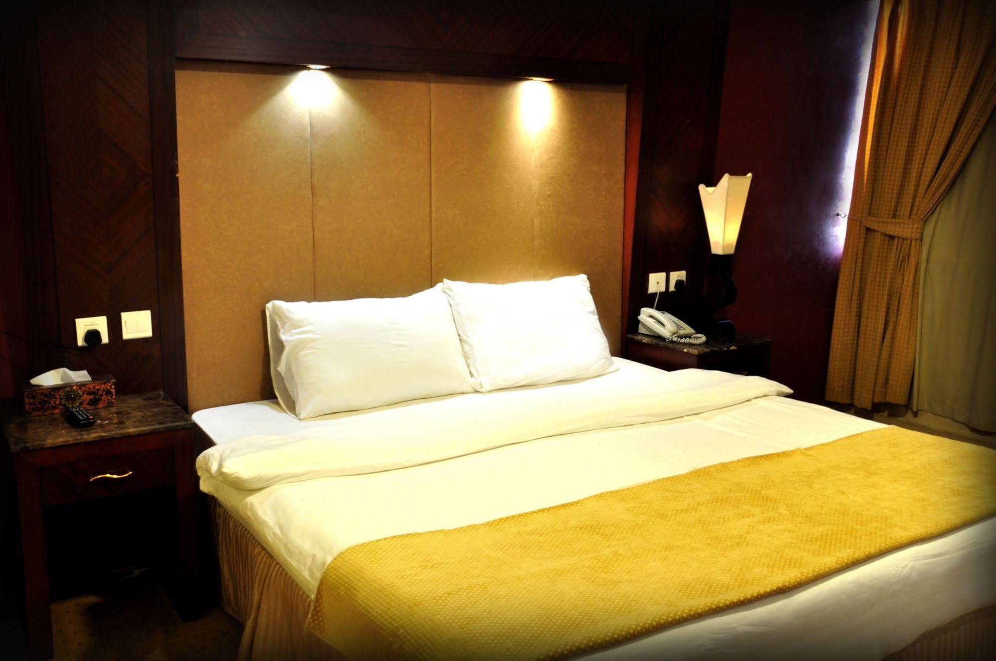 Al Higgi Hotel Янбу Экстерьер фото