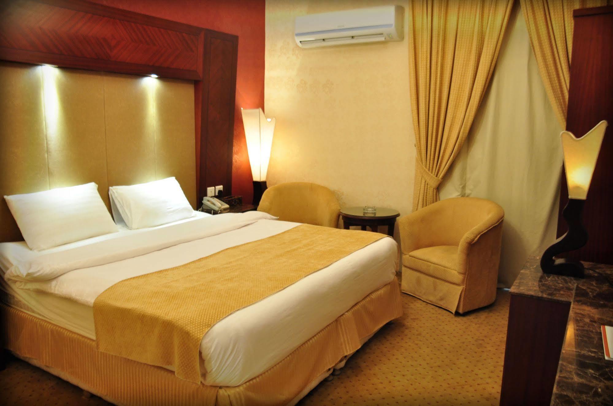 Al Higgi Hotel Янбу Экстерьер фото