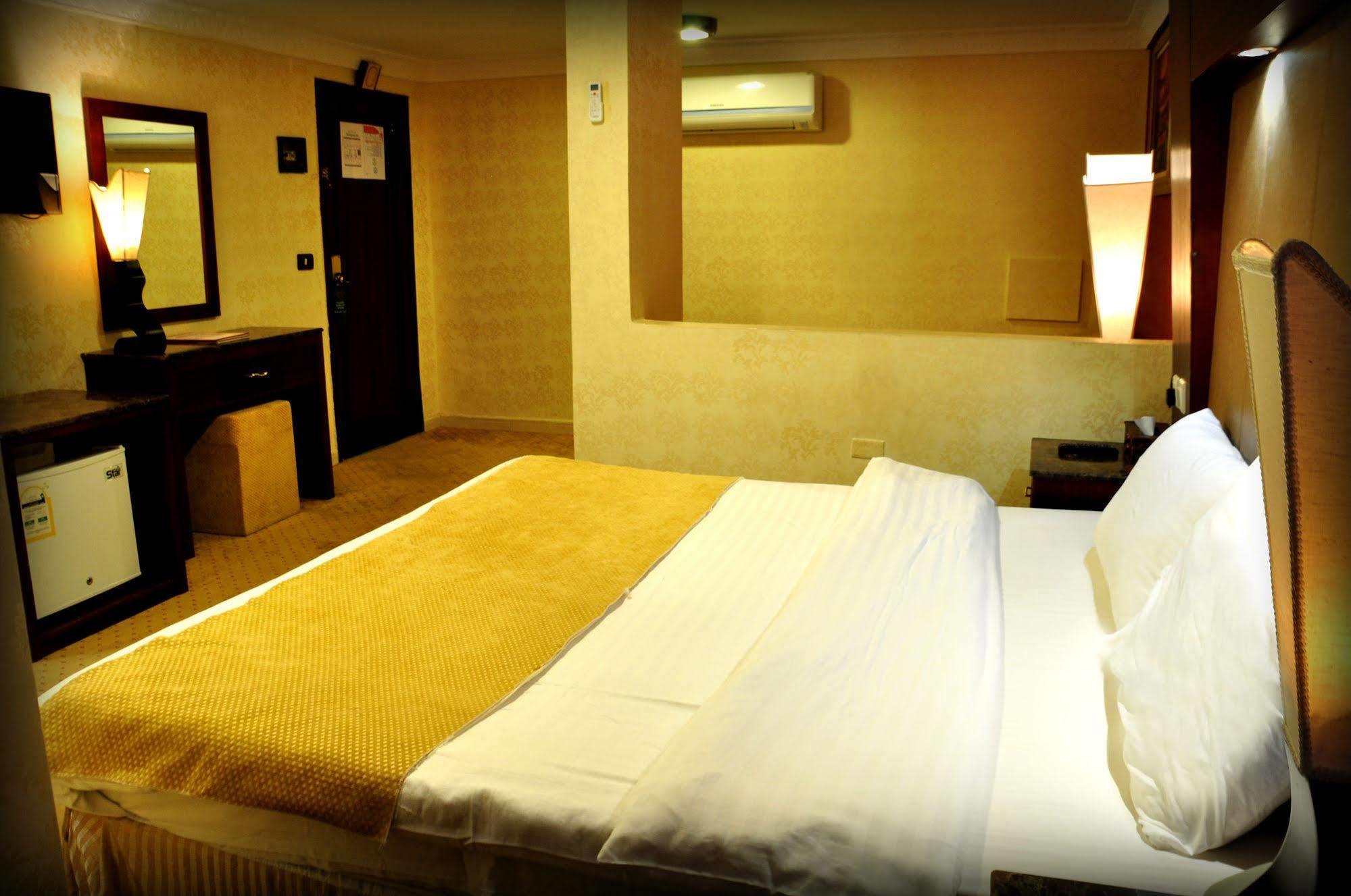 Al Higgi Hotel Янбу Экстерьер фото